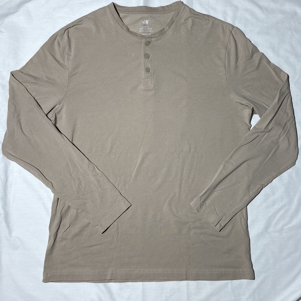 H&M Long Sleeve Henley. New with no tags. Slim Fit. Size XL. Tan.